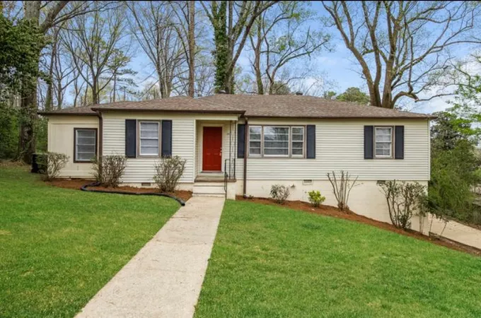 A BEAUTIFUL 3 BEDROOMS FAMILY HOME AVAILABLE FOR RENT for Sale