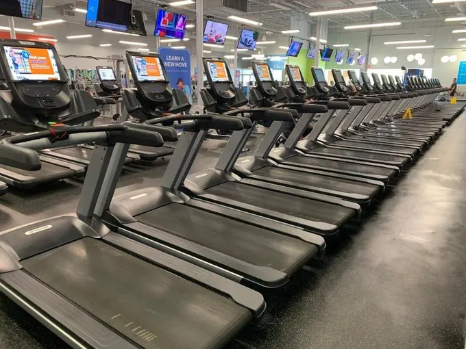 (28) Precor TRM 781 Treadmill with P82 Console RTR#  for Sale