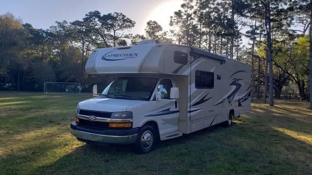 2015 Coachmen Leprechaun 320 BH 33ft for Sale