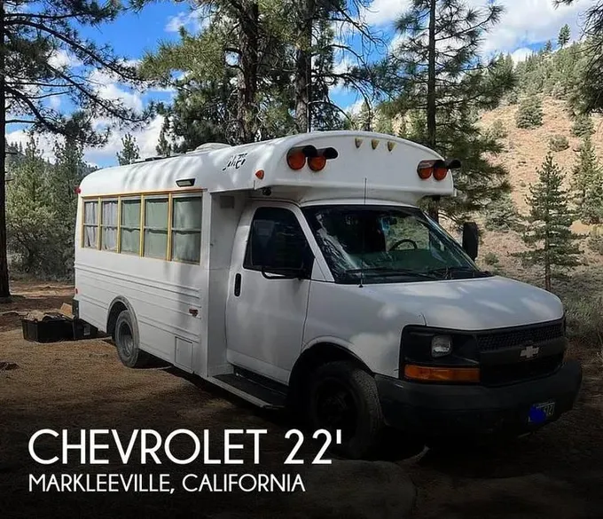 2005 Chevrolet Chevrolet 3500 Express Skoolie 22ft for Sale