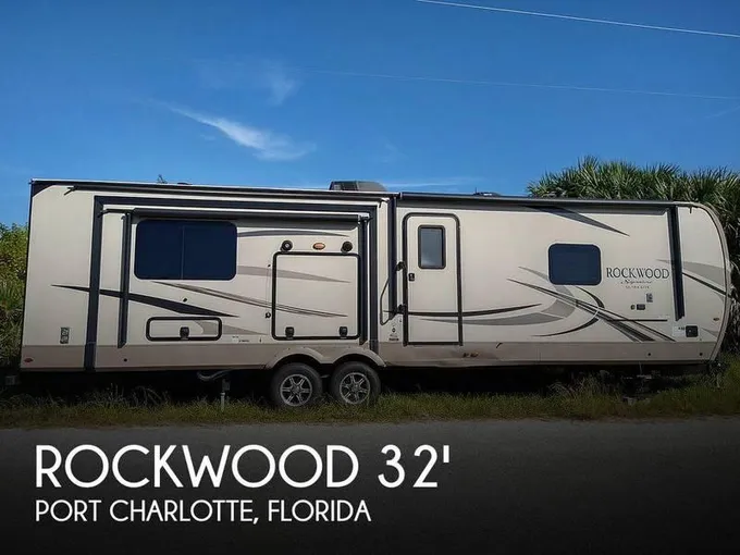 2018 Forest River Rockwood Ultra Lite 8332BS 32ft for Sale