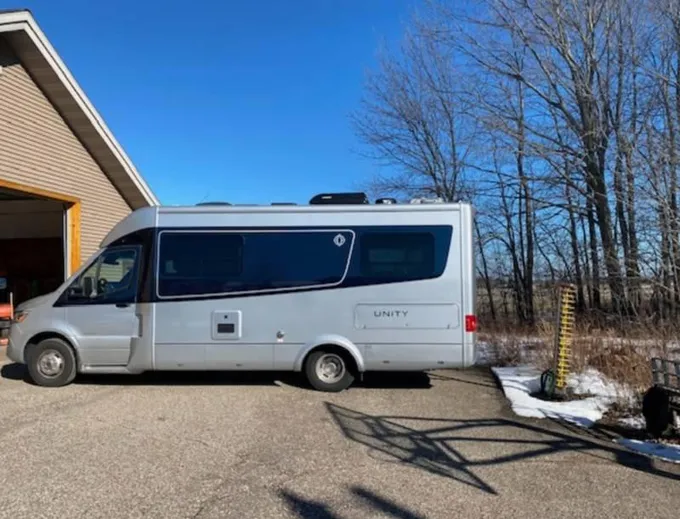 2020 Leisure Travel Van Leisure Travel Van Unity U24TB 25ft for Sale