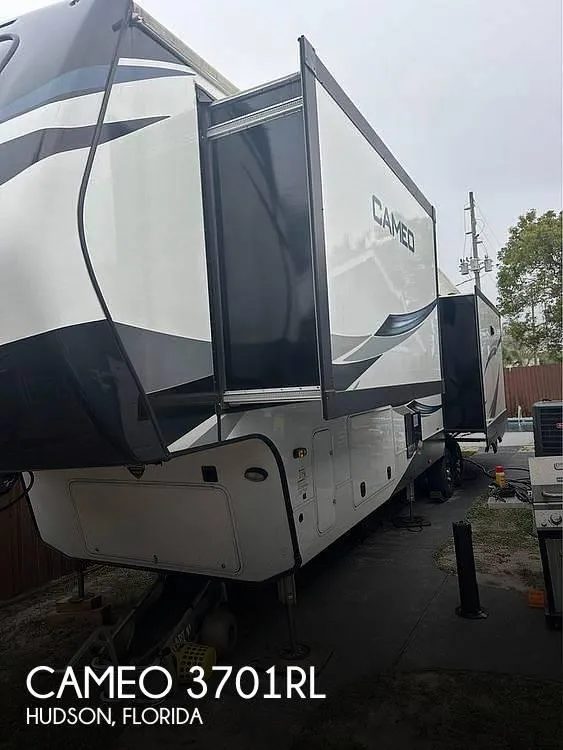 Cross Roads Cameo 3701RL Fifth Wheel 2021 for Sale