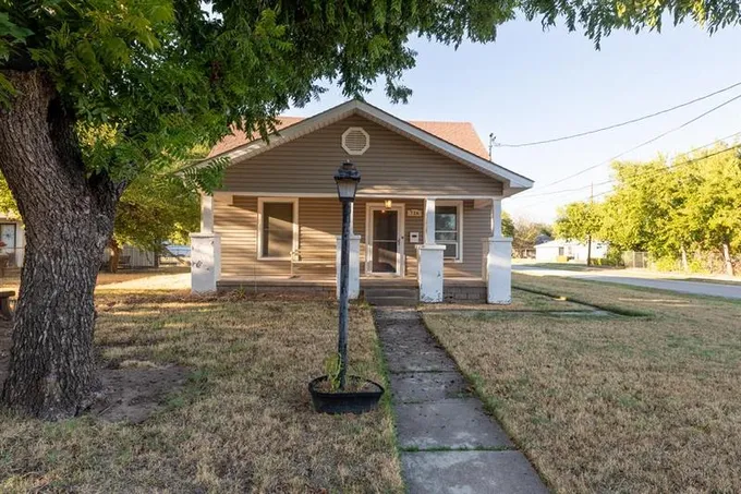 716 East Crafton Street, Henrietta, TX 76365 for Sale