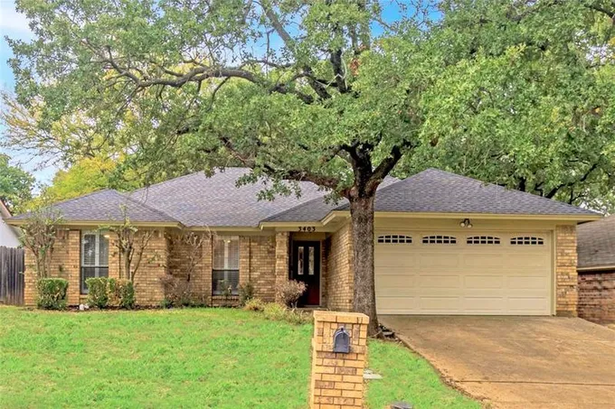3403 Solano Dr, Arlington, TX 76017 for Sale