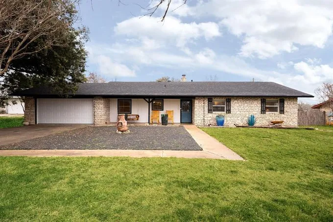 130 Maple St, Fredericksburg, TX 78624 for Sale