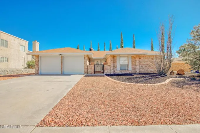 752 AGUA CALIENTE Drive, El Paso, TX 79912 for Sale