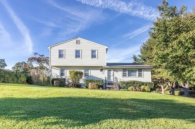 33 Camelot Dr, Monroe, CT 06468 - MLS 170606662 for Sale