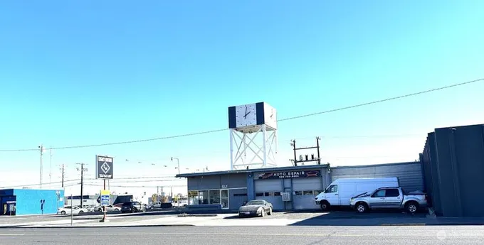 401 W Broadway Ave, Moses Lake, WA 98837 - MLS 2159933 for Sale