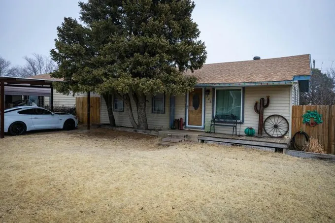 325 STEWART AVE, Stinnett, TX 79083 Single Family Residence For Sale  MLS# 24-847