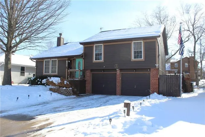 1202 Southwest Eastman Street, Blue Springs, MO 64015 for Sale