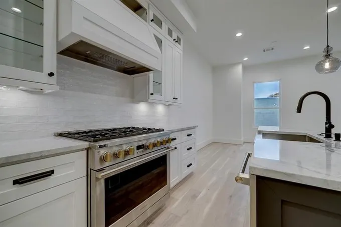712 W 22nd St D, Houston, TX 77008 for Sale