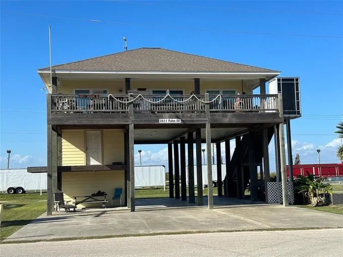 2611 Palm Dr, Crystal Beach, TX 77650 for Sale