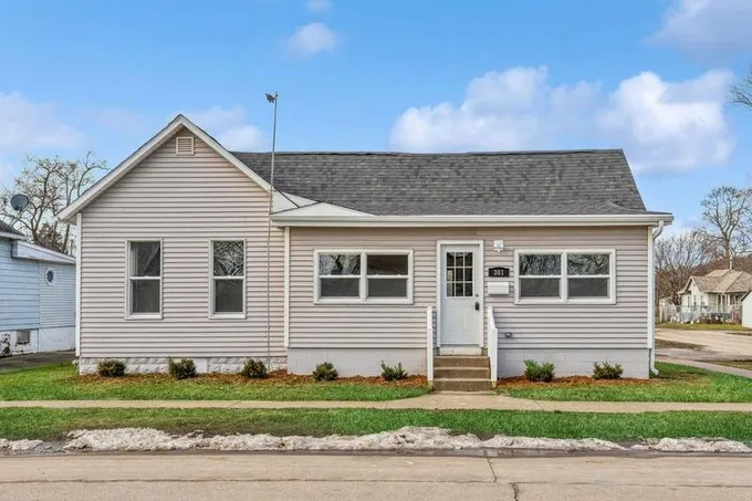 301 Clinton St, Muscatine, IA 52761  MLS# 24-61 for Sale
