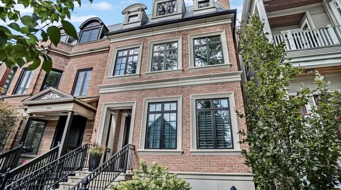 1452 W Henderson St, Chicago, IL 60657 - MLS 11973999 for Sale