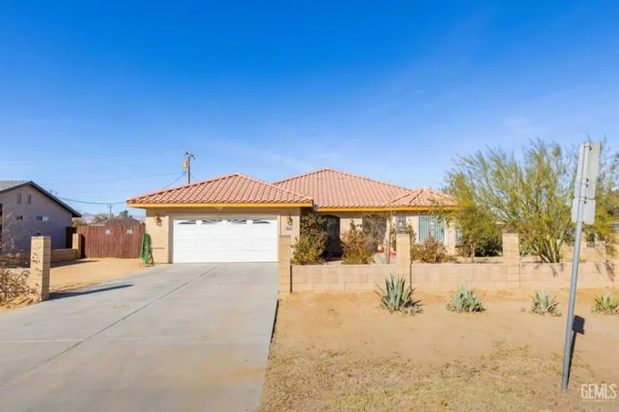 8661 GREAT CIRCLE DR, California City, CA 93505 Single Family Residence For Sale  MLS# 202401548