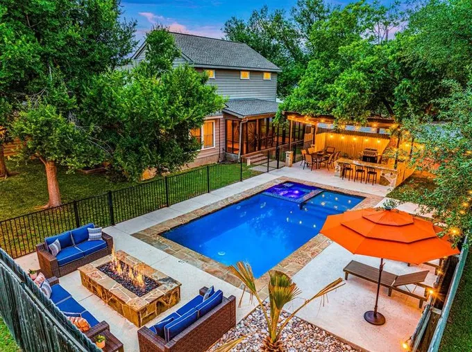 306 S ACORN St, Fredericksburg, TX 78624 for Sale