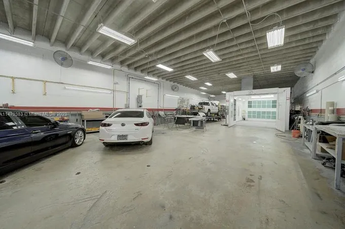 Bodyshop For Sale in Kendall, Miami, FL 33186 - MLS A11470383