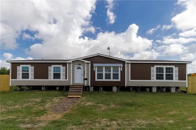1990 Angelita Dr, Sinton, TX 78387 for Sale