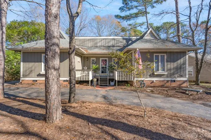 16054 Molokai Drive, Tega Cay, SC 29708 for Sale