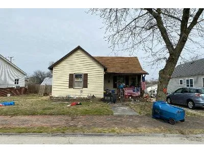 W Chestnut St for Sale