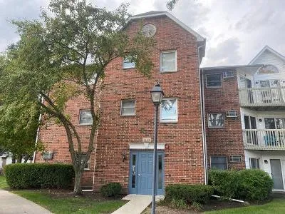Cunat Ct Apt 2b for Sale