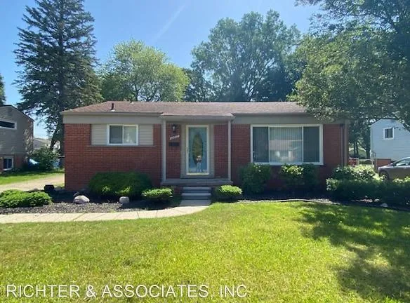 19810 Weyher St - Livonia, MI 48152 - Home For Rent