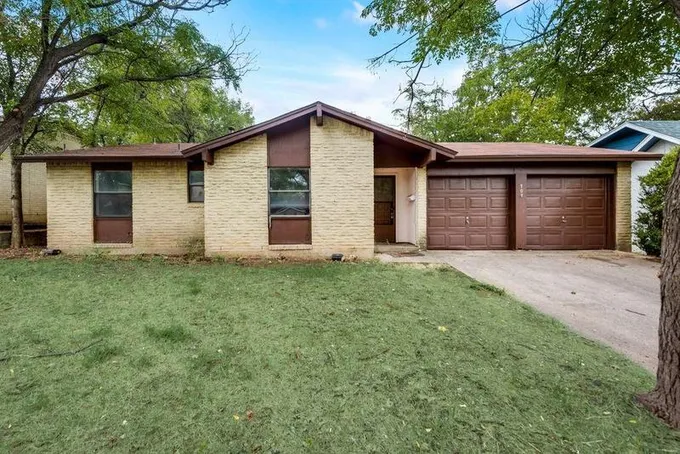 703 Johns Dr, Euless, TX 76039 for Sale