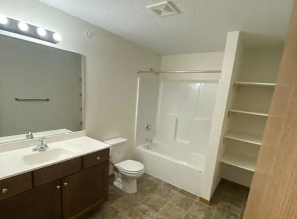 2805 Cardinal Ave - Faribault, MN 55021 - Home For Rent