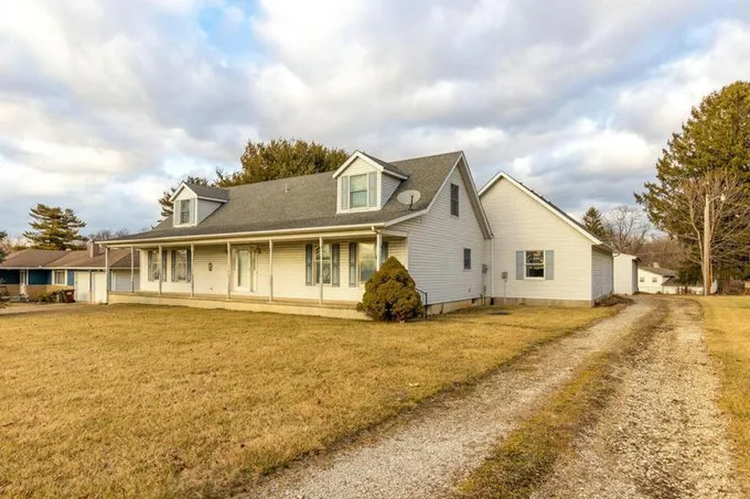390 W COLUMBUS ST, Lithopolis, OH 43136 Single Family Residence For Sale  MLS# 224004448 for Rent