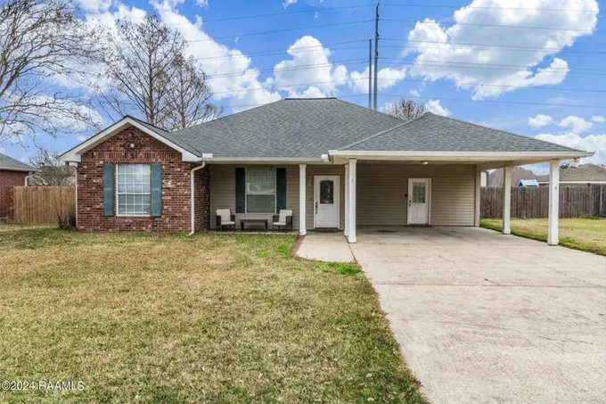 210 NICOLE DR, Youngsville, LA 70592 Single Family Residence For Sale  MLS# 24000587