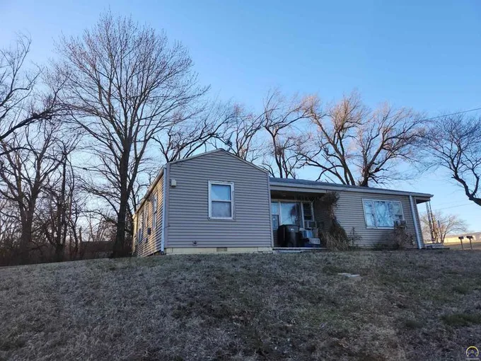 1229 Southeast 21st Street, Topeka, KS 66605 for Sale