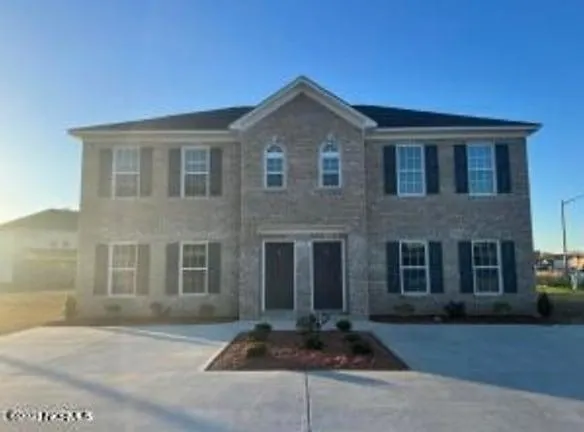 320 S Pointe Dr #B - Winterville, NC 28590 - Home For Rent