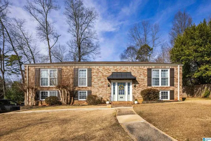2332 QUEENSVIEW RD, HOOVER, AL 35226 Single Family Residence For Sale  MLS# 21375538