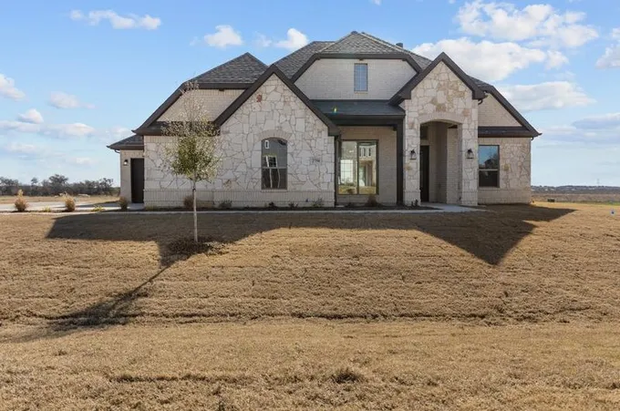2750 Claire Dr, Midlothian, TX 76065 - MLS 20512604 for Sale