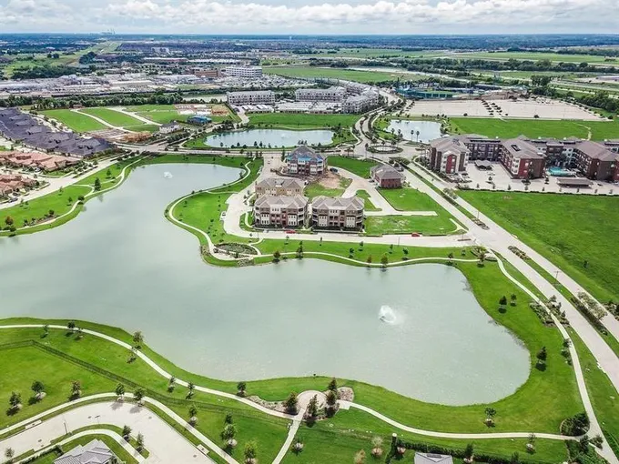 130 Stadium Dr, Sugar Land, TX 77498 for Sale