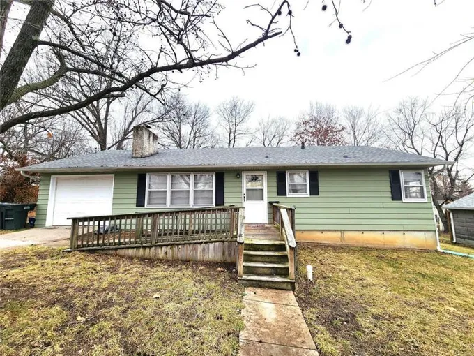 107 W WHITLOW DR, Fulton, MO 65251 Single Family Residence For Sale  MLS# 23075016