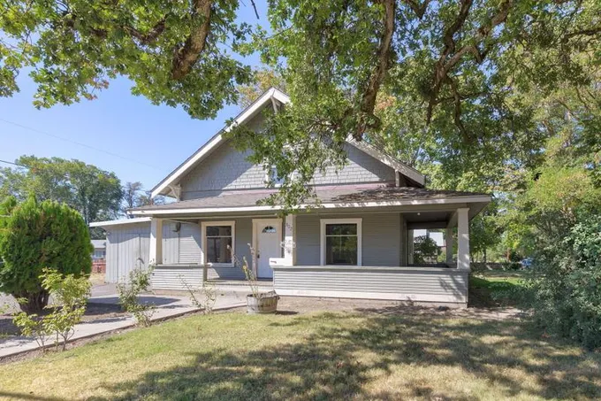 302 SW Pine Street, Grants Pass OR 97526 for Sale