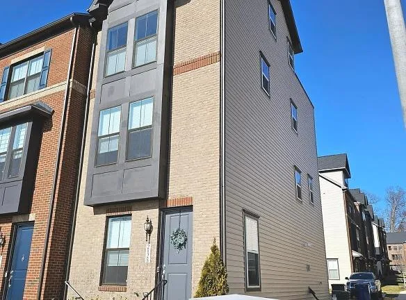 2828 Dart Dr - Alexandria, VA 22306 - Home For Rent