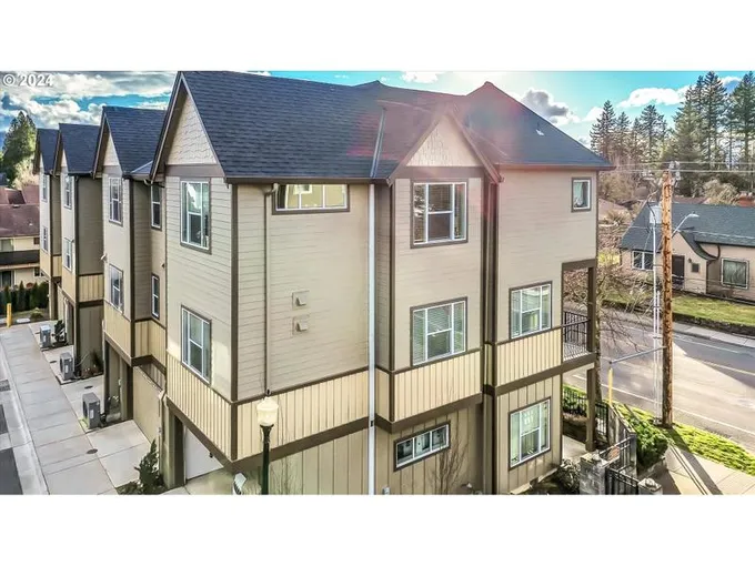 494 NE CLEVELAND AVE 5, Gresham OR 97030 for Sale