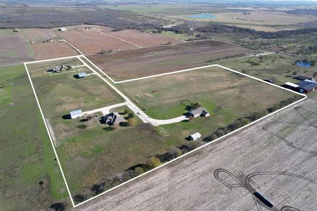 132 WINDMILL DR, Tioga, TX 76271 Multi Family For Sale  MLS# 20523781