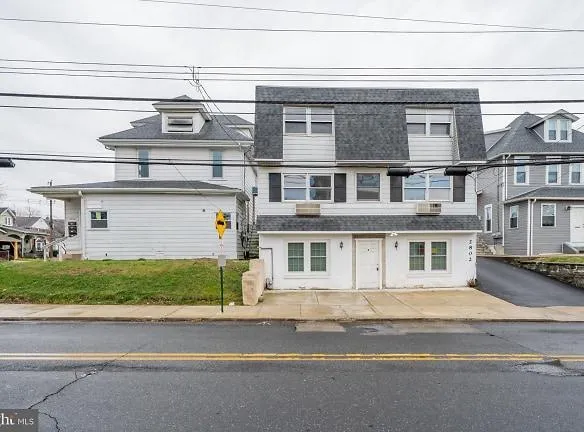 2800 Edgmont Ave - Brookhaven, PA 19015 - Home For Rent