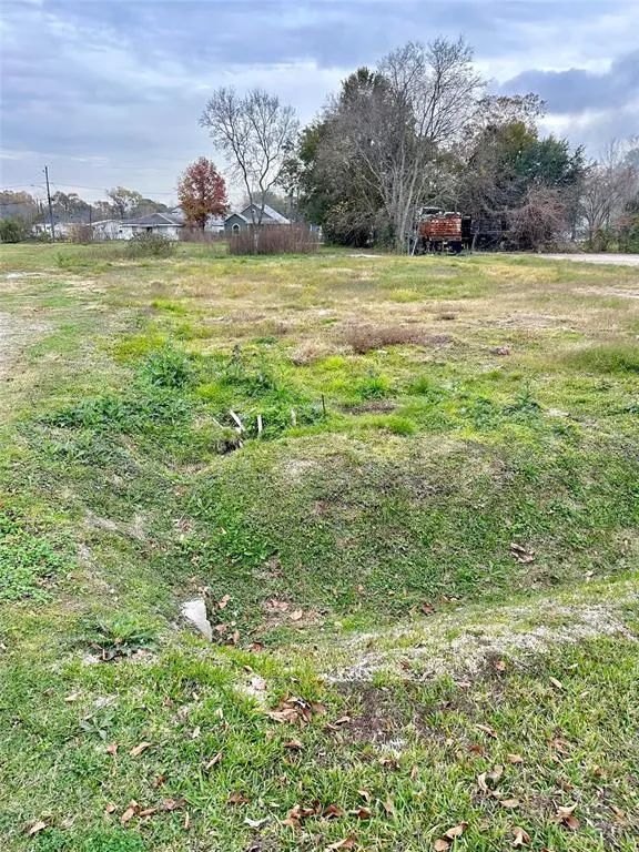 945 Reverend B J Lewis Dr, Houston, TX 77088 for Sale