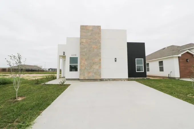 608 Rosemary Ln, Laredo, TX 78046 for Sale