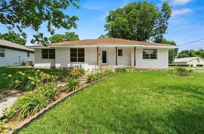 100 North Lois Lane, Richardson, TX 75081 for Sale