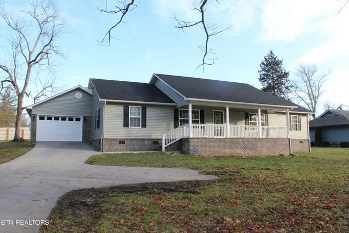 870 Waterview Drive, Crossville, TN 38555 for Sale