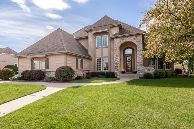 1831 River Lakes Road South, Oconomowoc, WI 53066 for Sale