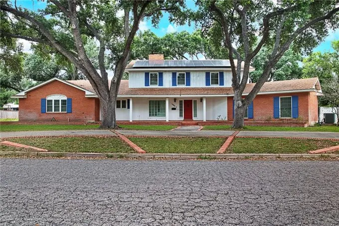 1901 Encino Avenue, Alice, TX 78332 for Sale