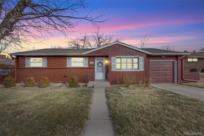 6034 South Steele Street, Centennial, CO 80121 for Sale
