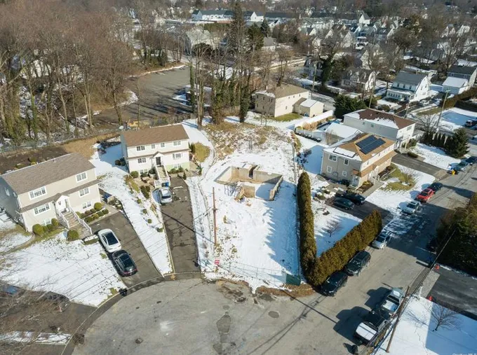 6 Lee Gray, Glen Cove, NY 11542 - MLS 3527650 for Sale